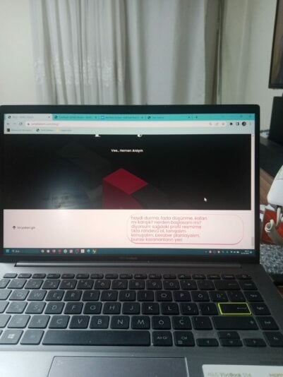 footer da bize ulaşın sayfası dışında bu yazı görünmez olur mu